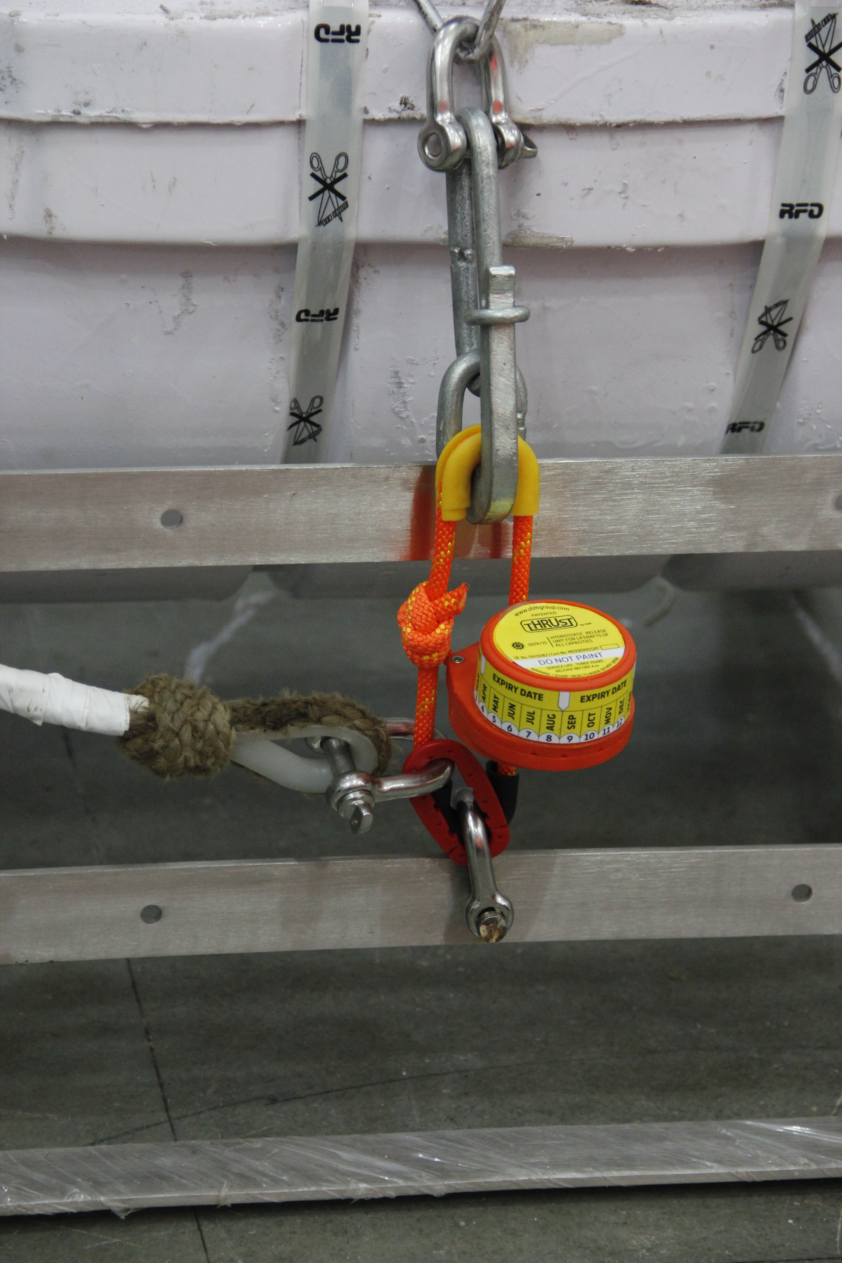 THRUST HYDROSTATIC RELEASE UNIT